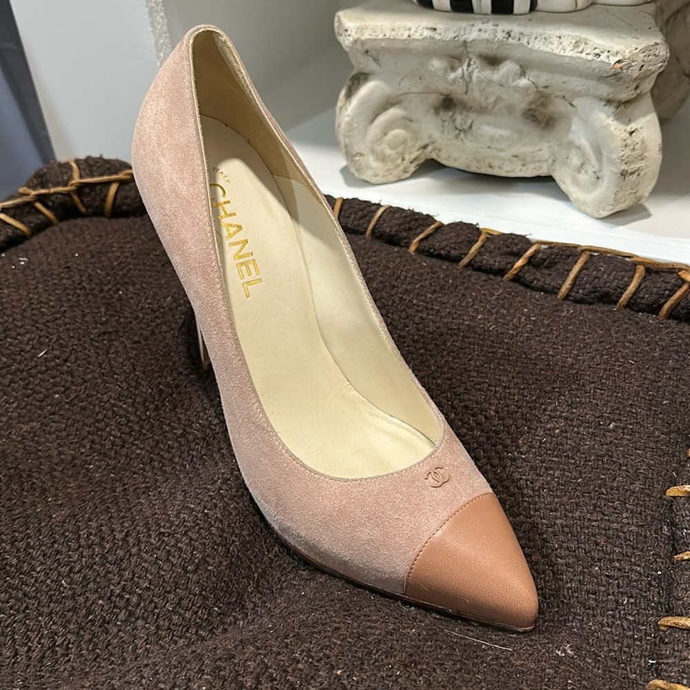 READ!!! Chanel beige rose suede pointy toe heal SINGLE